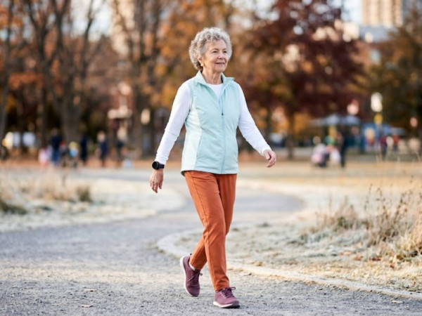 What 30 Minutes of Walking Really Does to the Body of Seniors